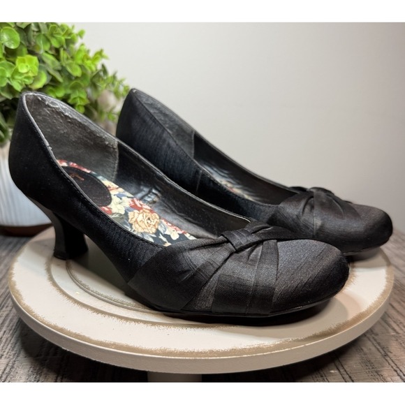 Jellypop Black Satin Heels Size 9M Low Heel Classic Dress Shoes - Picture 1 of 9